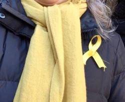 El llaç groc i les bufandes grogues, un símbols per la llibertat dels presos polítics i la resistència de la Repúbilca catalana