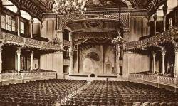 1867 El govern espanyol prohibeix el teatre íntegrament en català