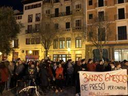 Centenars de persones es concentren a Palma per reivindicar la Llibertat d'Expressó i demanar l'absolució de Valtonyc