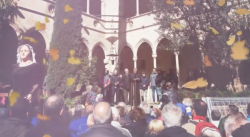 Renovaci&oacute; de la Flama de la Llengua Catalana a Montserrat per 49a vegada