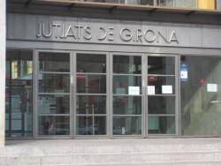 Imatge de l'entrada principal dels Jutjats de Girona