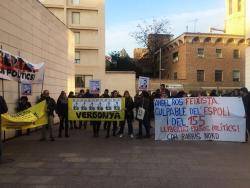 Escridassat Àngel Ros en la inauguració al Museu de Lleida de l'obra censurada a Arco