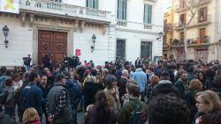 El veïnat de Sarrià es manifesta per rebutjar la impunitat feixista al barri
