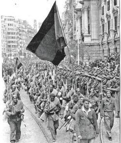 1939 les tropes de l'exèrcit franquista entren a la ciutat de València