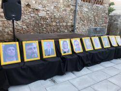 Les fotografies dels presos polítics i exiliats fan el cim a l'agulla del cavall Bernat de Montserrat