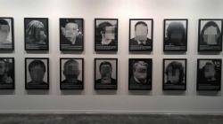 Obra d'art de Santiago Sierra titulada "presos políticos" censurada a la mostra Arco.