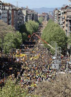 Barcelona acull una nova manifestació multitudinària per la llibertat i la República