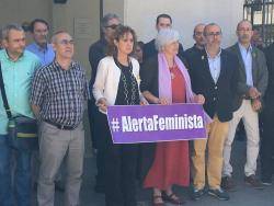 Títol de la imatgeUn minut de silencia davant de l'Ajuntament de Badalona per denunciar un nou cas de violència masclista