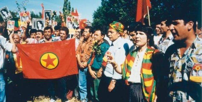 1995 Manifestació kurda a Berlín per la mort durant una vaga de fam de Guelnaz Baghistani