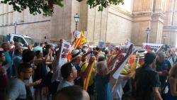 Centenars de persones rebutgen a Palma la presència del rei d'Espanya