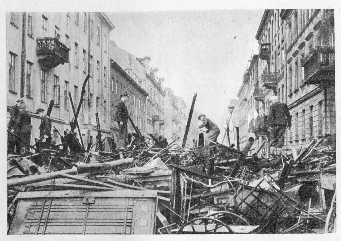 1944 S'inicia la insurrecció popular contra l'ocupació nazi a Polònia
