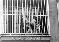 1990 Membres de Maulets ocupen els jutjats de Mataró en solidaritat amb la Núria Cadenas, presa independentista detinguda el 1988