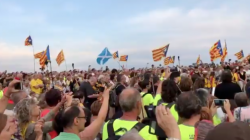 Puigdemont es dirigeix als empresonats i als concentrats davant la presó de Lledoners