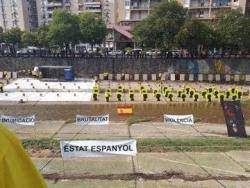 Pengen 2000 Cadenes sobre el riu Onyar de Girona per denunciar la "repressió d'Espanya"