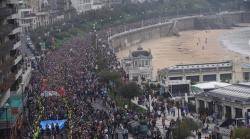 Desenes de milers de persones reclamen a Donestia avenços en política penitènciaria
