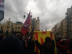 Milers de persones barren el pas al feixisme a València