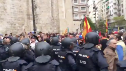 Milers de persones barren el pas al feixisme a València