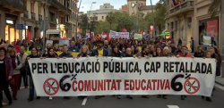 La comunitat educativa surt de nou al carrer