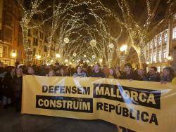 "Defensem Mallorca, Construïm República"