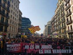 Uns 25.000 estudiants s?han manifestat en la jornada de Vaga General i han tallat les vies de la RENFE de Plaça Catalunya