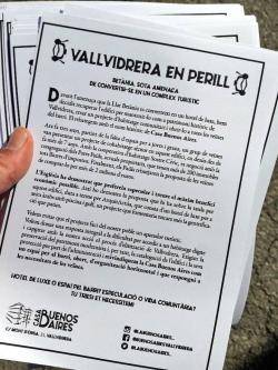 Els veïns de Vallvidrera ocupen un edifici "modernista" per evitar que esdevingui un hotel de luxe