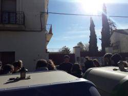 Els veïns de Vallvidrera ocupen un edifici "modernista" per evitar que esdevingui un hotel de luxe