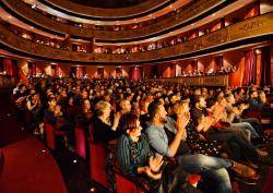 Guanyem Girona omple el Teatre Municipal