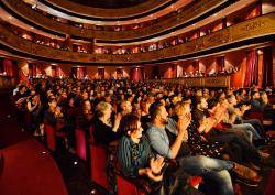 Guanyem Girona omple el Teatre Municipal