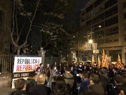 Front Republicà comença la campanya a peu de carrer defensant l'1-O