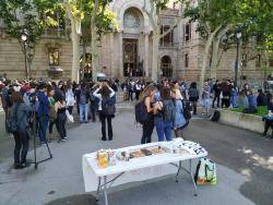 9 estudiants condemnats per defensar la Universitat pública no entraran a presó