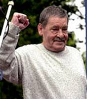 1998 El líder abertzale Jon Idígoras surt de la presó