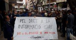 Manifestació als jutjats de Rubí en suport a Jordi Pascual, el periodista imputat pels fets del 21F a Sant Cugat, en la seva declaració el 8 de maig. Foto: 'El Cugatenc' / Mèdia.cat