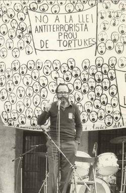 Lluís Maria Xirinacs en un acte de l'Associació de Familiars i Amics dels Presos Poli?tics any 1979 contra la tortura i la llei antiterrorista