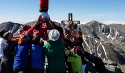 Castells al cim del Canigó en la preparació per regenerar la Flama 2019