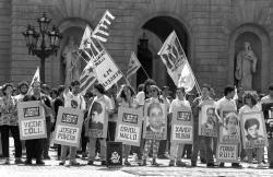 1992 Manifestacions contra les detencions ordenades per Garzón, a Barcelona i a Banyoles, on s'hi concentren tots els grups municipals