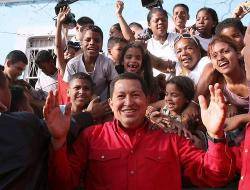 2004 Veneçuela vota per la continuïtat del president Hugo Chávez