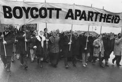 1970 El Comitè Olímpic Internacional expulsa Sudàfrica per l'Apartheid