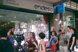 La CUP fa una acci&oacute; a la seu d?ENDESA a Tarragona