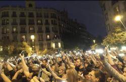Milers de persones converteixen els voltants de la delegació del govern espanyol a Barcelona en un abocador