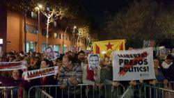 Gairebé un miler de persones protestan contra la presència de Pedro Sánchez a Viladecans