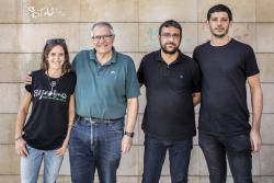 D'esquerra a dreta: companya del Xavi (Anna), oncle del Jordi (David R.), germà de l'Edu (David) i portaveu d'Alerta Solidària (Xavier Pellicer). Foto: Víctor Serri