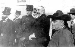 1909 Dimiteix el cap del govern espanyol Antonio Maura, per la crisi derivada de la Setmana Tràgica