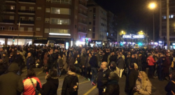 Centenars de persones tallen de nou la Meridiana i ja són 47 nit consecutives