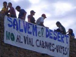 2003 La Guadia Civil desallotja els ve&iuml;ns de Miravet que protestaven contra el vial Orpesa-Cabanes