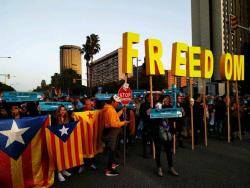 La protesta el Tsunami a l'exterior del Camp Nou. Foto: CDR Sagrera-Navas-Congrés