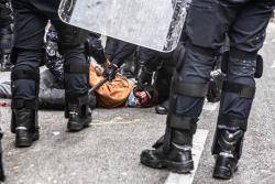 El maltractament a les detingudes i detinguts va ser habitual durant les protestes per la sentència del 'Judici del Procés'. Foto: Directa / Mireia Comas
