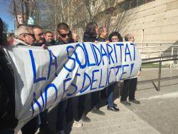 Una cinquantena de persones es concentren en suport a les tres acusades durant les mobilitzacions a Reus el 23-S