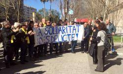 Una cinquantena de persones es concentren en suport a les acusades durant les mobilitzacions del 23-S. Fotot: CUP Reus