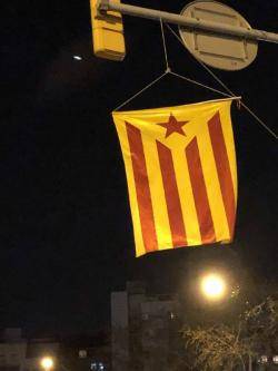 Estelada penjada a la Meridiana