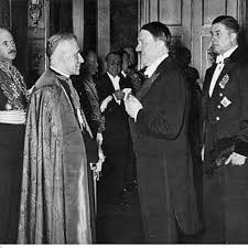 1949- El Papa Pius XII excomunica els comunistes i els seus simpatitzants